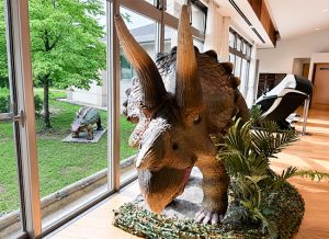 恐竜のまち・勝山で、恐竜の世界観を楽しめる「日帰り天然温泉 恐竜のお宿&SPA」としてリブランドオープン